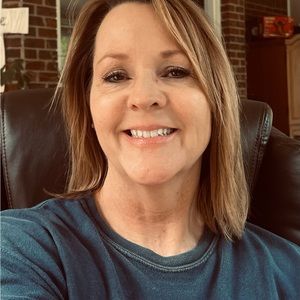 Meet your Posher, Lorrie